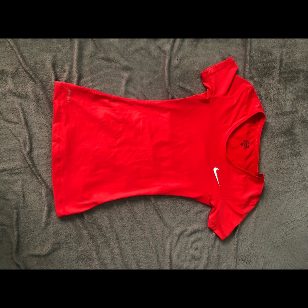 Nike top